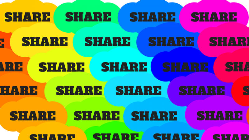 la scritta "share" che significa condividere sul web